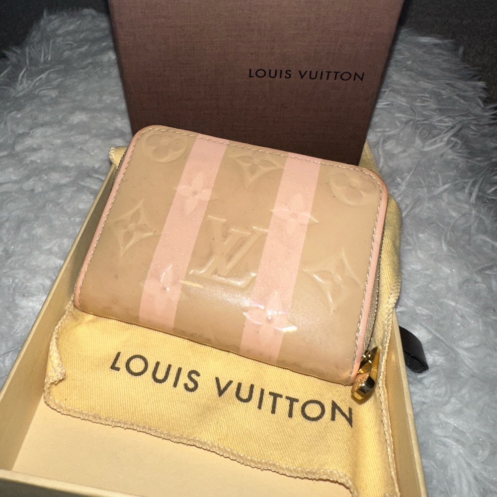 RARE LOUIS VUITTON Vernis Rayures Zippy Coin Wallet Dune